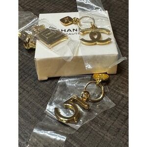 NEW Chanel VIP Gift Set of 3 Charms CC, No. 5 & Perfume Bottle EXCLUSIVE